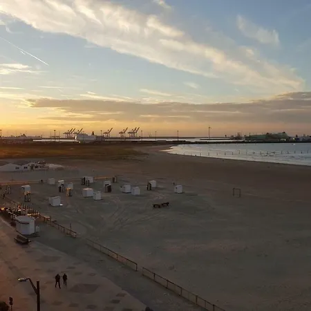 Apartamento Modern Met Frontaal Zeezicht En Prive Parking Knokke-Heist